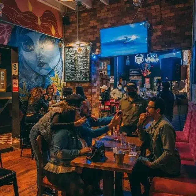 Interior rústico-industrial de la casona histórica de La Cervecería