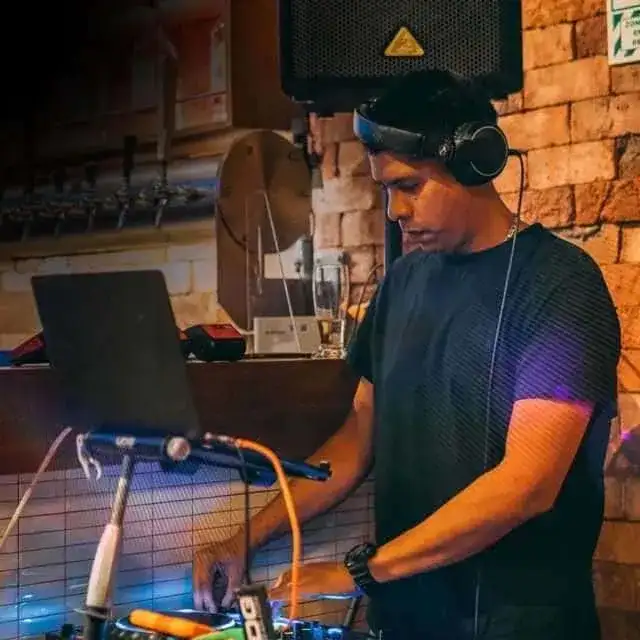 Música rock y DJ Sets en vivo en bar de Miraflores