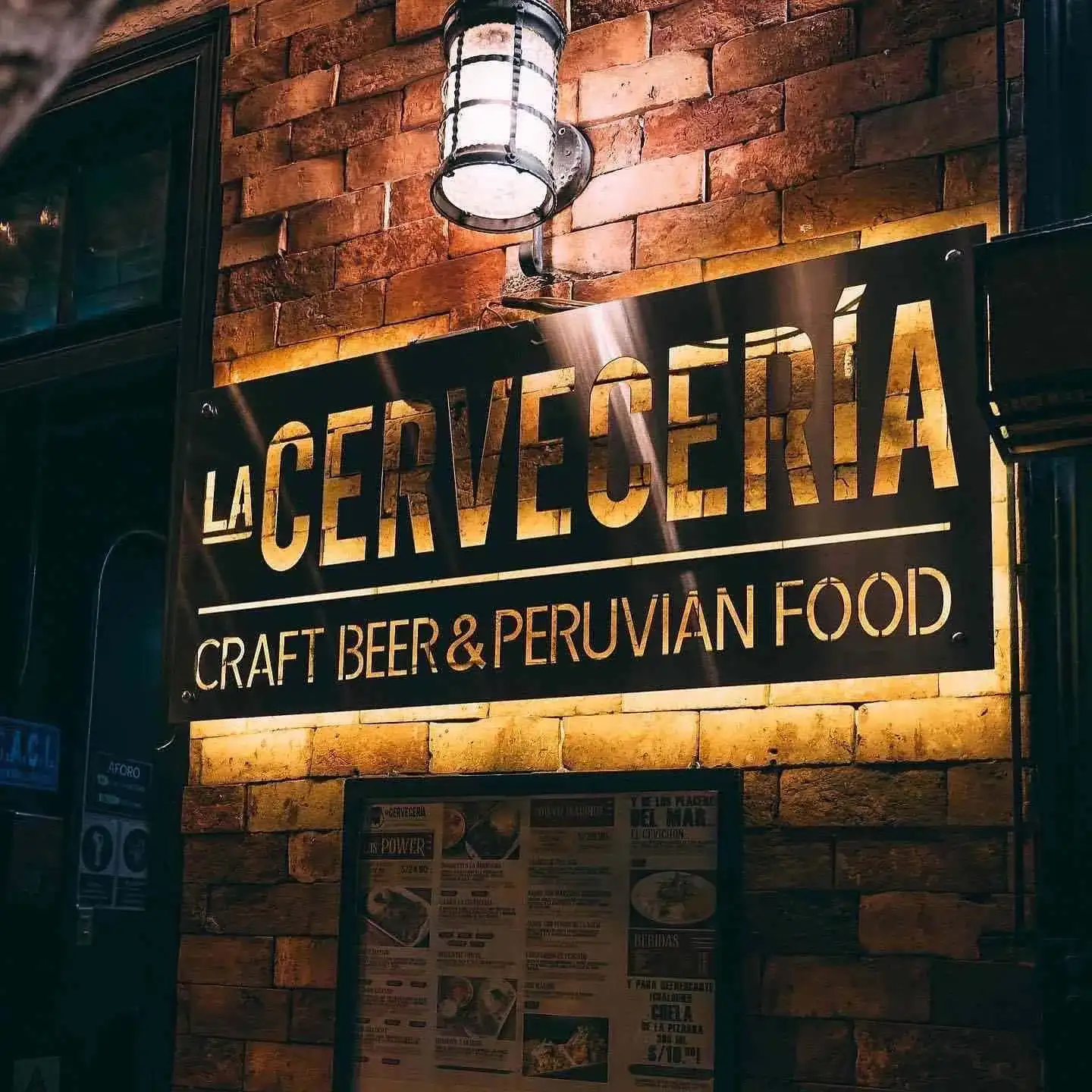 Letrero La Cervecería Restobar en Miraflores